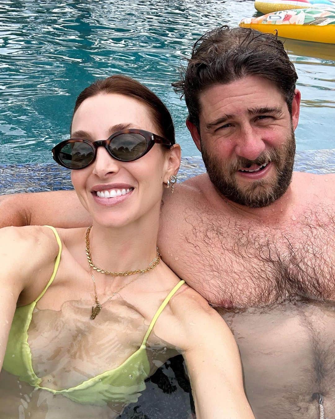 ホイットニー・ポートさんのインスタグラム写真 - (ホイットニー・ポートInstagram)「We’ve had multiple training sessions for how to smile in a picture and it’s not working. Help?!?」5月21日 23時22分 - whitneyeveport