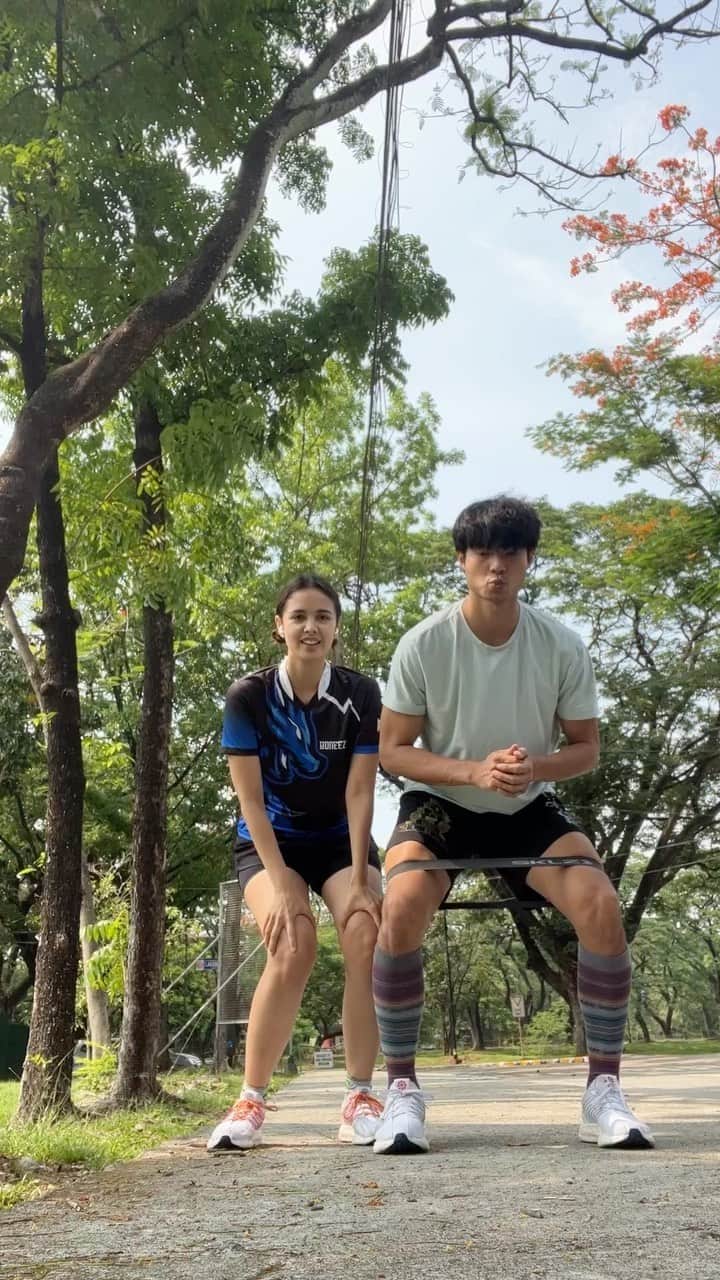 ミーガン・ヤングのインスタグラム：「The calm before the run 😅 we’ve been trying to run more this year and so far, we’ve been able to do some nice, weekly, outdoor runs. When we were in our 20s, we’d be so confident and just go for the workout without warming up pero ngayon, kahit ano pang warm up yan at kahit gaano pa katagal yan, gagawin namin para lang hindi sumakit ang katawan namin ng todo 😁 the last clip though is me IN PAIN because I had a chest workout the night before and didn’t stretch after 👀  Earlier today though I did my 2nd 1hr run - EVER. Hindi talaga ako mahilig tumakbo dati at puro 20 mins lang ako tumakbo. But I’m challenging myself this year!! ✨fighting✨」