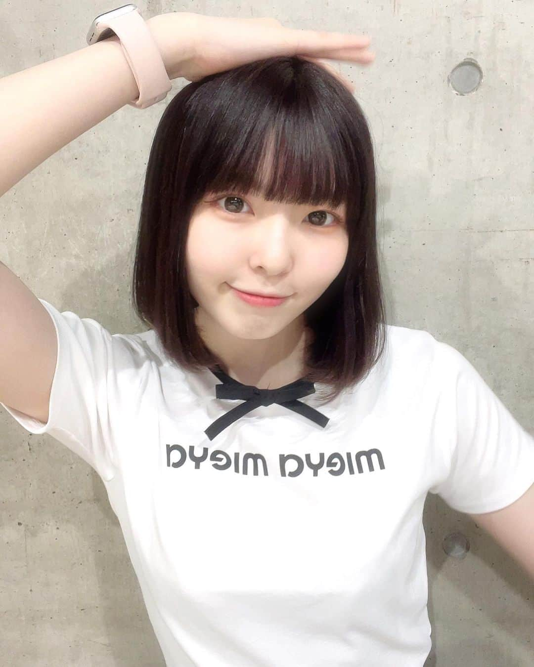 鈴木愛菜のインスタグラム：「半袖デビュー 服可愛すぎるだろ👼🏻💭🤍」