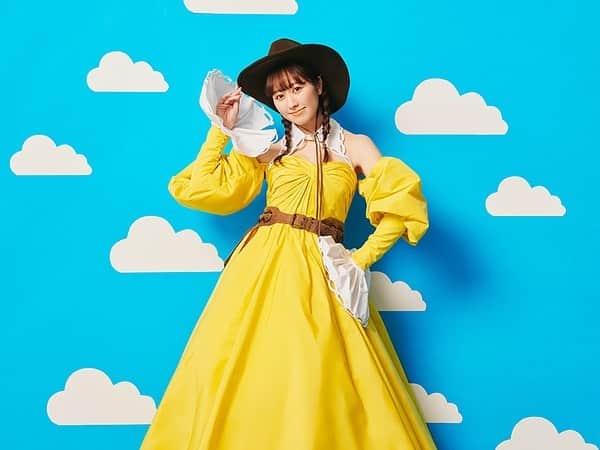 のインスタグラム：「本日横浜アリーナで開催された #佐々木彩夏 ソロコンサート #AYAKANATION 2023 in YOKOHAMA Arena ~ FRIENDS~  実は岡安…少しだけ参加させて頂きましたぁ。 コンサートも見させて頂き 本当に最高！感無量！ #あーりん ハイパー可愛いし、ピンクのサイリウムに染まった客席は圧巻！#プニノフ さん達の声援が半端なくて心震えました！ やっぱライブっていいでねぇ。 ご乗車ありがとうございましたぁー！ #ななめ45  #岡安章介  #ももクロ  #アヤカネ」