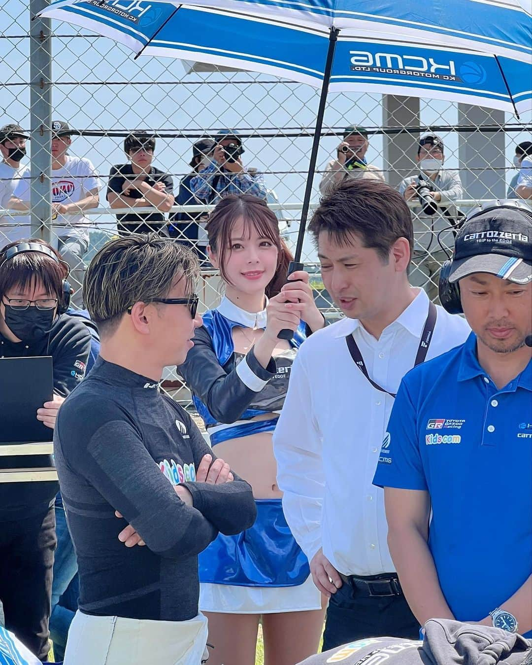 羽瀬萌さんのインスタグラム写真 - (羽瀬萌Instagram)「スーパーフォーミュラ　Rd.4 オートポリス  決勝 #7 小林可夢偉選手　 15位→11位 #18 国本雄資選手　　16位→10位 国本選手ポイントGETです😃  オートポリスのレースで土日とも晴れていたのは私が行ったレースでは久しぶりだったような！？！？気温が思ったより高かったですね😳  暑さのある中関係者の皆様お疲れ様でした。 応援してくれた皆様応援ありがとうございました📣 次回の応援も宜しくお願い致します🤲  #superformula #SFormula #KCMG #carrozzeria #カロッツェリアサポートガール #羽瀬萌　#はせめぐ #撮影 #モデル　#model #高身長　#高身長女子　#レースクイーン　#ラウンドガール #japanesegirl #bijobijo」5月21日 23時40分 - megugumigumi