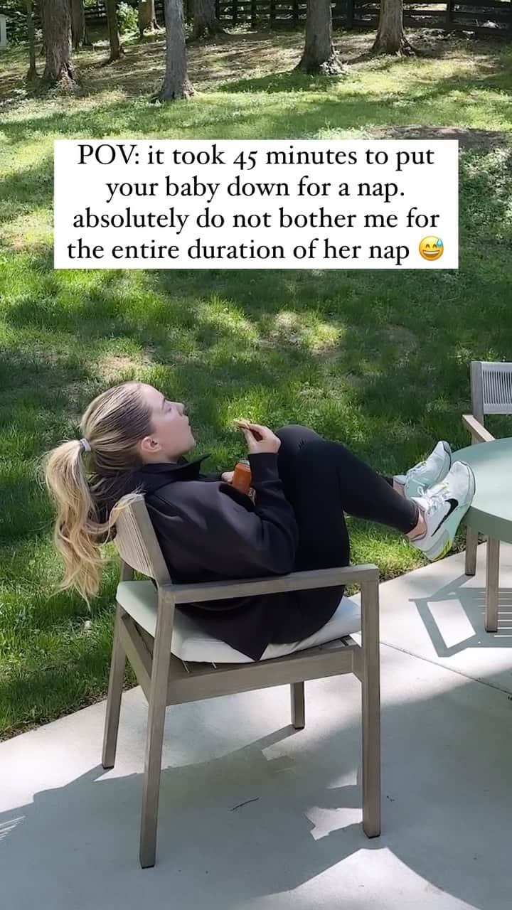 ショーン・ジョンソンのインスタグラム：「I’ll be here 😊  #momlife #mom #momsofinstagram #moms #parents #parentsofinstagram #family #kids #babies #parenting lol @jasmnekim this is gold 😂」