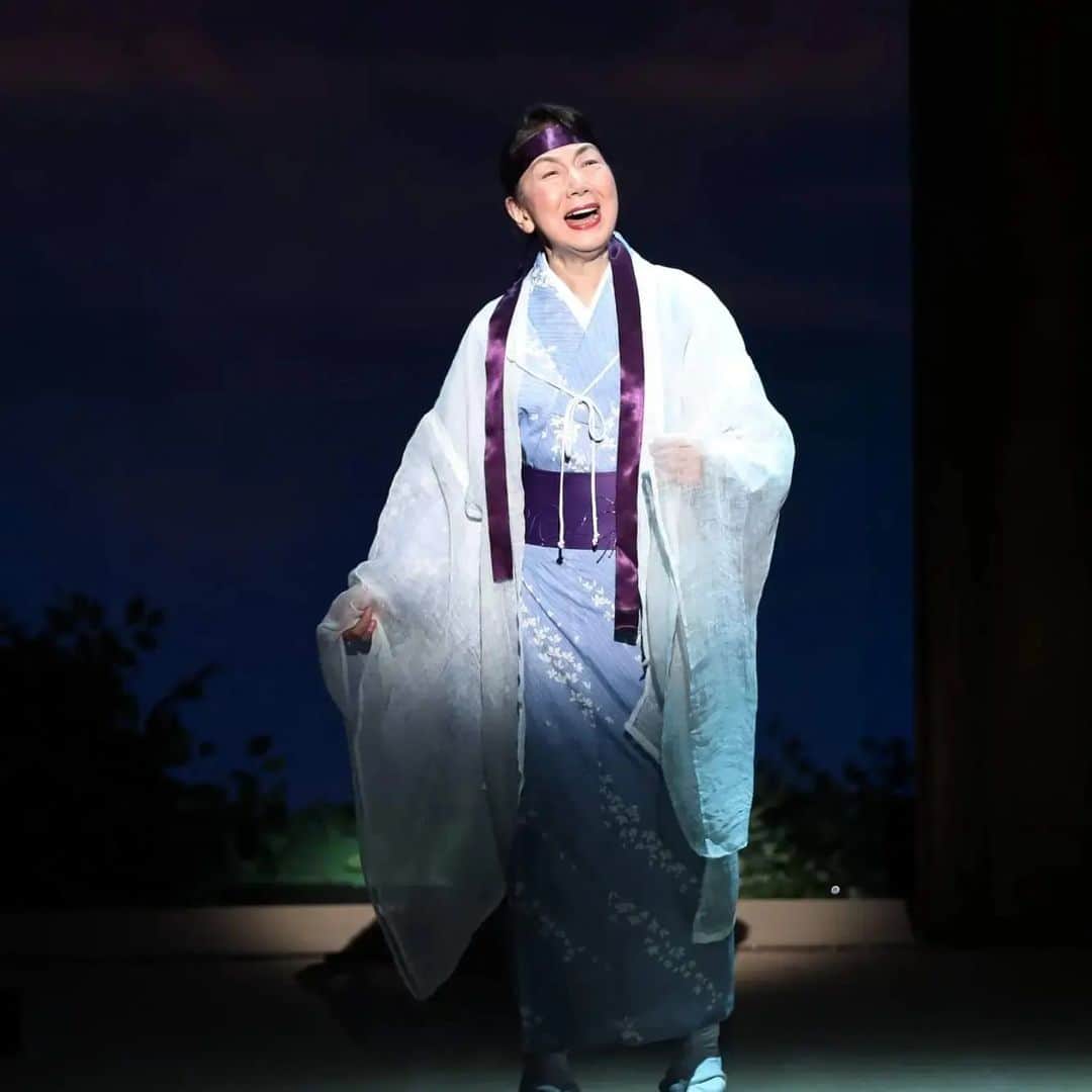 のインスタグラム：「「風を打つ」東京公演、無事に千秋楽となりました。 毎回、温かい拍手を頂いて、本当に嬉しかったです。 また、観て下さった方が、皆さんSNSに感想など投稿してくださって、本当に励みになりました。 本当にありがとうございました。 25日から巡業がスタートします。 「風を打つ」チーム、東京公演で得た手応えを（反省も多々あるけれど、）自信に変えて頑張って来ます。  ああ、やっぱり、舞台は何とも言えんわ。 うまく行ったり、行かなかったり、 、、、 何はともあれ、パワーが落ちないよう、振動数を上げていかなきゃ‼️  #風を打つ #千秋楽 #緊張がたまりません。 #太川陽介 #生津徹 #いわいのふ健ち #岸田茜 #音無美紀子」