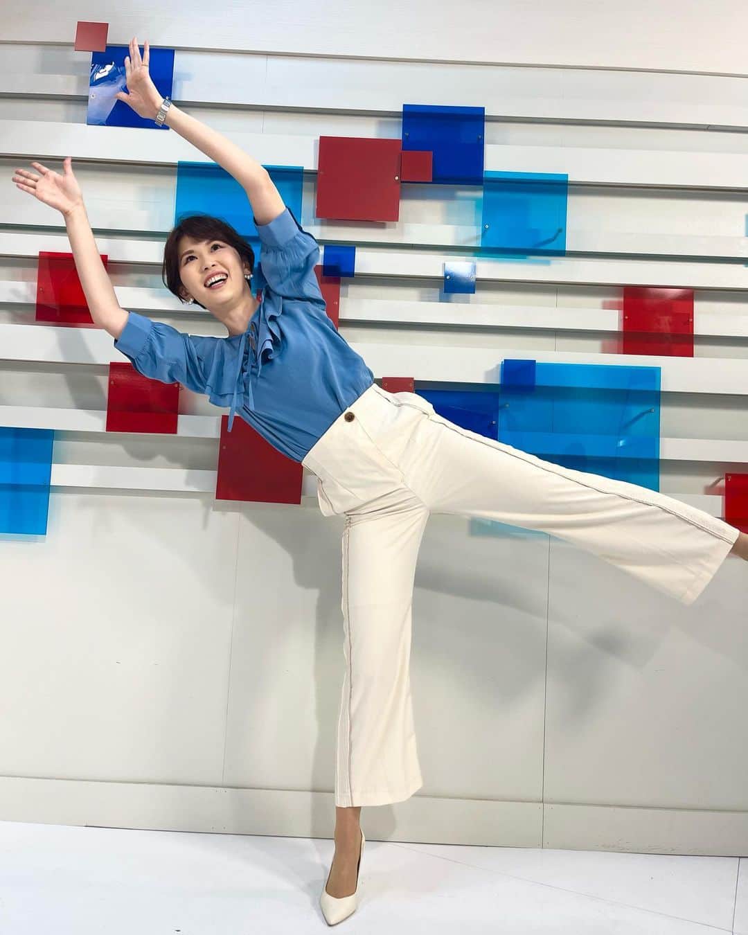 小松千絵のインスタグラム：「今日の #山梨スピリッツ ✨  GKを意識してみた1枚⚽️  ヴァンフォーレ甲府はアウェー連勝✨ 河田選手のスーパーセーブ、 ウタカ選手のゴール、 そのあとのゆりかごダンス👶 すべて最高ですね☺️  次は3連勝だー！  ピアス #HIJI工房 ヘアセット #CHARME #山梨県 #山梨 #yamanashi  #アナウンサー #ラジオパーソナリティ #ラジオパーソナリティー #ラジオ #radio #radiko #山梨放送 #ybsラジオ #小松千絵 #山梨スピリッツ」