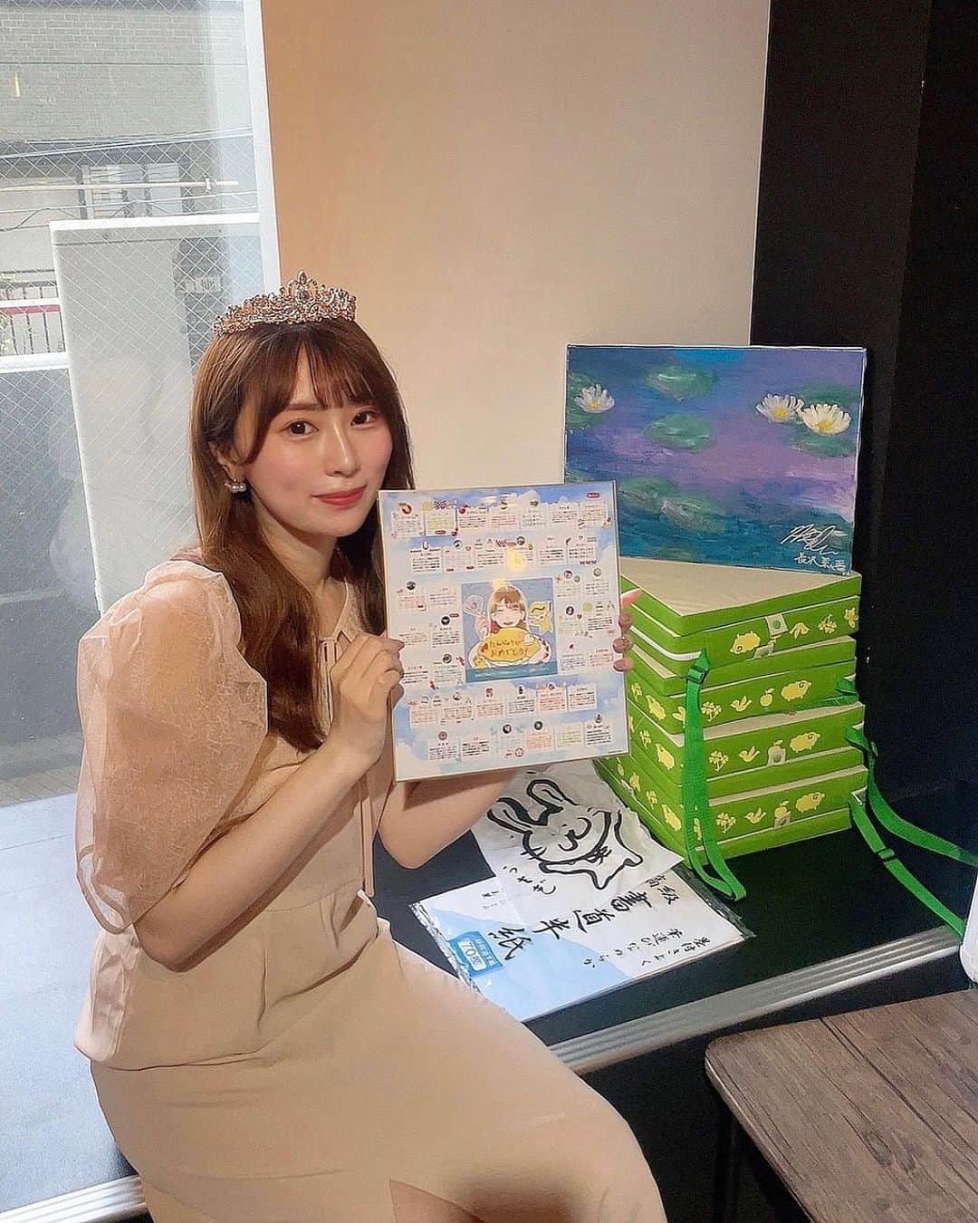 長沢菜々香のインスタグラム：「生誕祭イベントありがとうございました💐🎂 約1年ぶりにお会いできて嬉しかったです！幸  今回のイベントは、ランチタイムトークショーということで初の試みでした🍴  メニューはラザニアで（2枚目）、オリジナルドリンクや生誕グッズなども作りました！楽しかった〜  また来年も開けますように🎋☺️  #なーこ生誕祭」