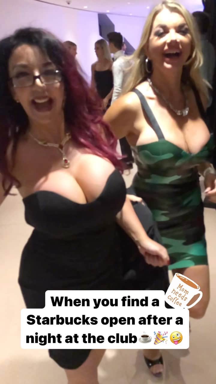 ヴィッキー・ヴェットのインスタグラム：「That moment you find an open Starbucks after a hard night out ☕️🎉🥳 … with my awesome friend @stepmomchellie 💕」