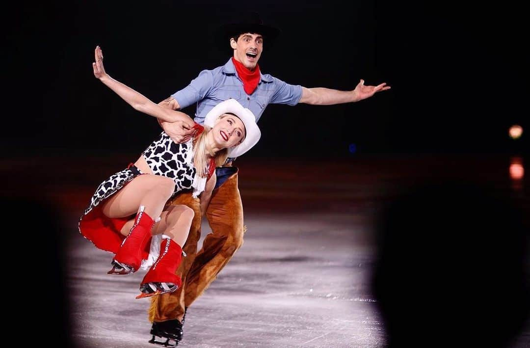 パイパー・ギレスさんのインスタグラム写真 - (パイパー・ギレスInstagram)「Taking this rodeo to San Jose today!! 🤠 - - 👗 @cccollections2  - #skating #figureskating #iceskating #ice #icedance #icedancer #cowgirl #iceshow #performer #starsonice #piperandpaul」5月22日 0時24分 - pipergilles