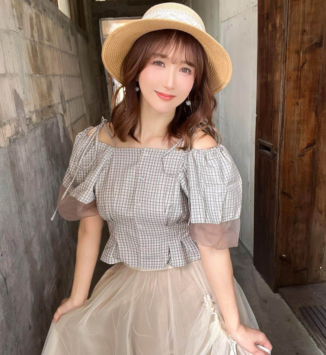 のインスタグラム：「写真集がもう少しで 完成します🍀  お申込みしてない方は 8/21-27に渋谷で開催予定の写真展で 写真集購入できます☺️  沢山の方に見てもらえますように🌸」