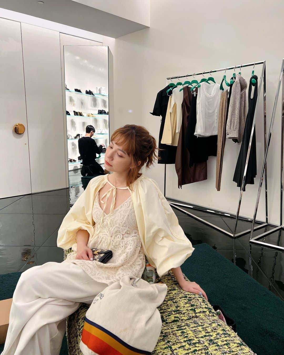謝琦琦（Kiki）のインスタグラム：「微風南山跟信義微風的誤會 準時赴約的兩個人抵達不同永心鳳茶 搞得像平行時空一樣🔀」