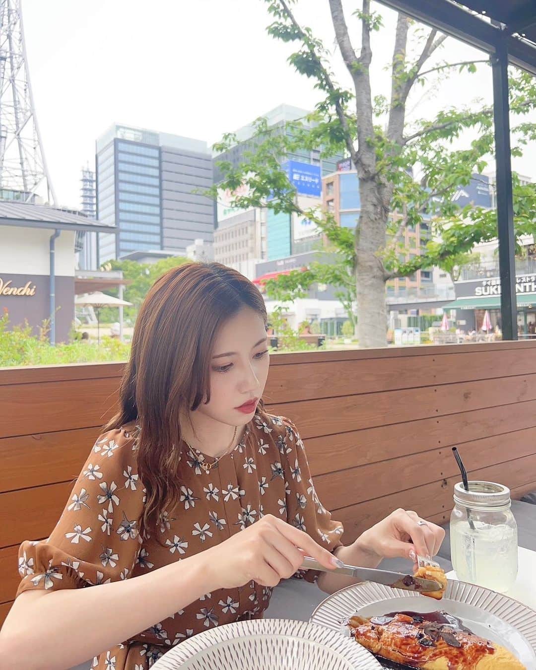 のインスタグラム：「食べるのに夢中 ☁️ 𓈒𓂂𓏸」