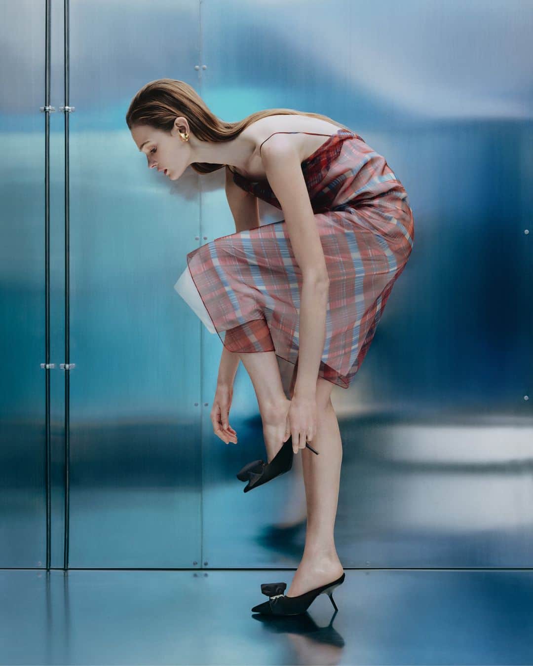 のインスタグラム：「TRANSPARENCIES. #FERRAGAMOPF23」