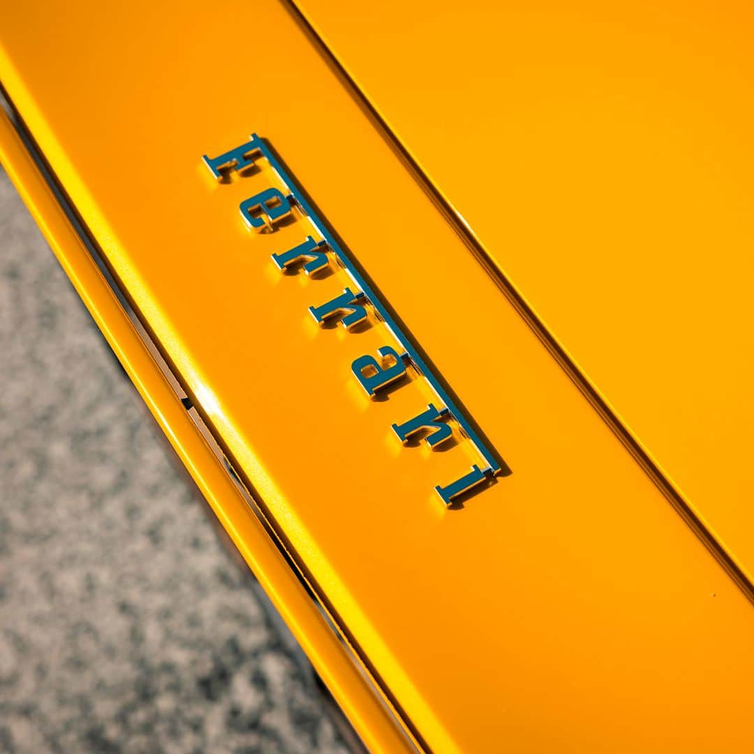 フェラーリさんのインスタグラム写真 - (フェラーリInstagram)「Riding mood. Drop a GIF in the comments for this #FerrariDaytonaSP3 and its iconic V12 engine. #IconaFerrari #DrivingFerrari #Ferrari」5月22日 1時02分 - ferrari