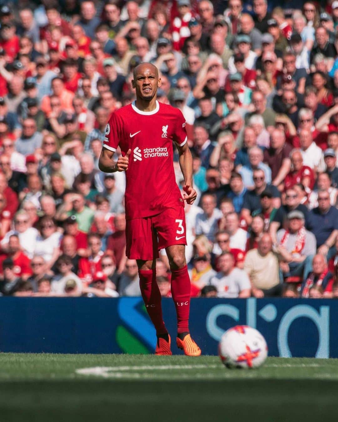 リヴァプールFCさんのインスタグラム写真 - (リヴァプールFCInstagram)「Debuting our new 2023/24 home kit in #LIVAVL 🥶」5月22日 1時05分 - liverpoolfc