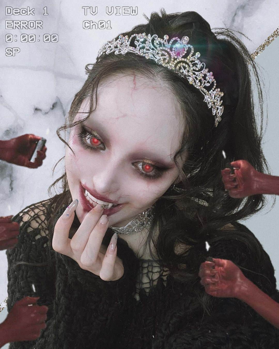 chiiiiiのインスタグラム：「💋🧛🏻‍♀️❤️🩸」
