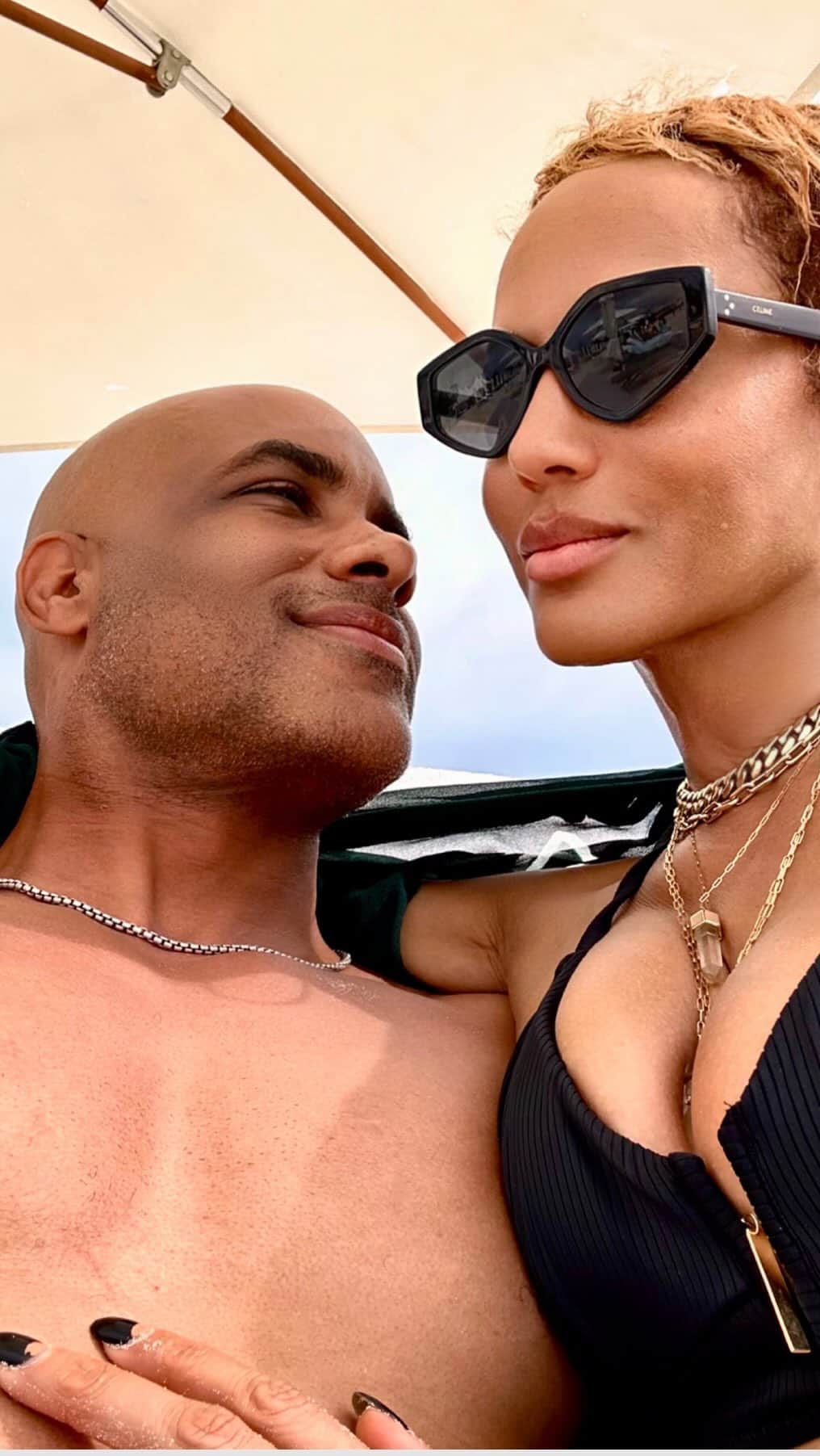 ボリス・コジョーのインスタグラム：「So grateful you’re blessing my life with your light & energy & love. ☀️🙏🏾🔥  I ❤️ you with my whole soul.  Happy 18, babe. 💪🏾  #WhenTheWind🍃LovesHerLikeIDo #mine」