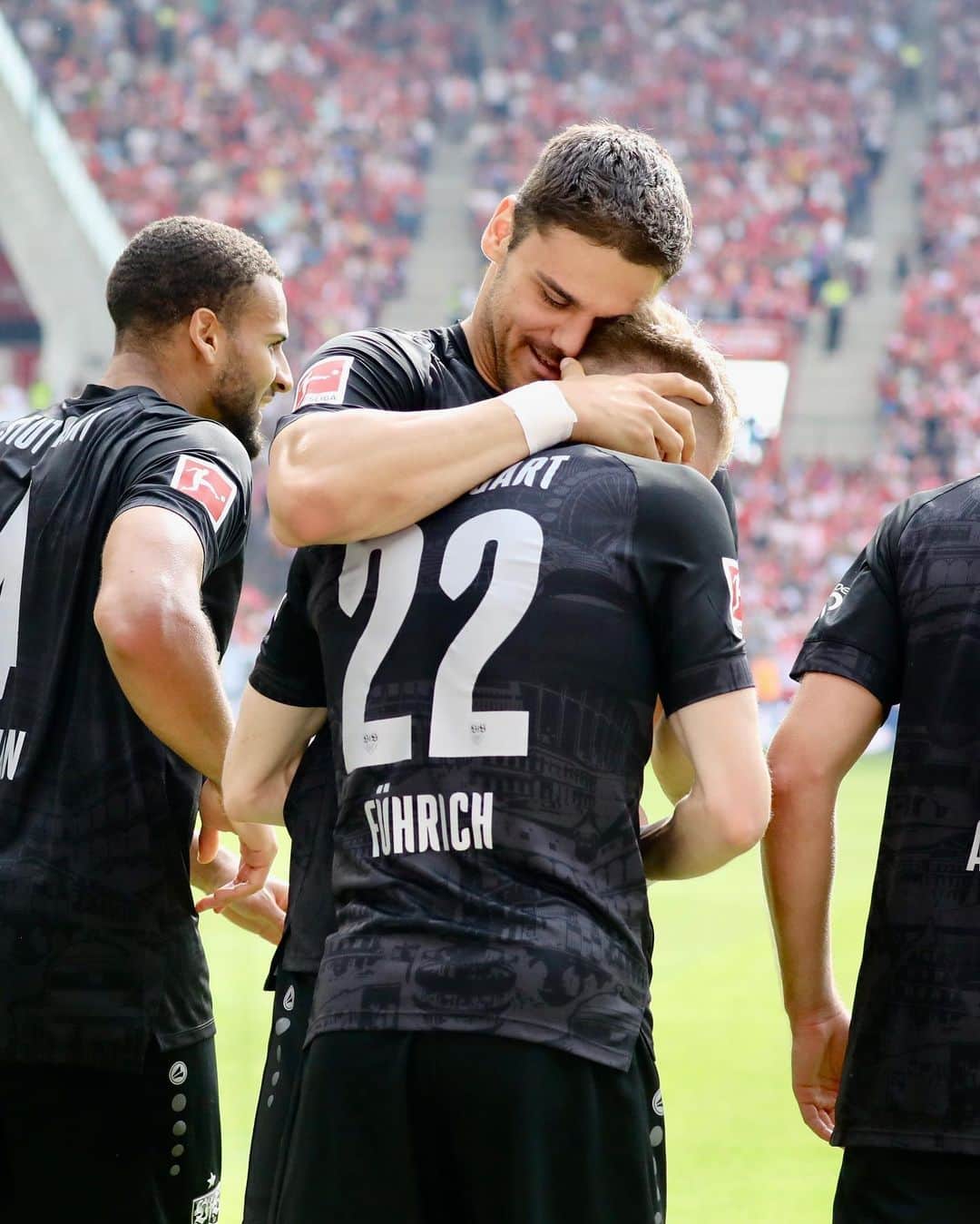 VfBシュトゥットガルトのインスタグラム：「Guter Nachmittag. 😍🙏 +3 ‼️ _ #VfB #M05VfB 1:4 #bundesliga #vfbstuttgart #vfbstuttgart1893 #auscannstatt #furchtlosundtreu #VfBInsta」
