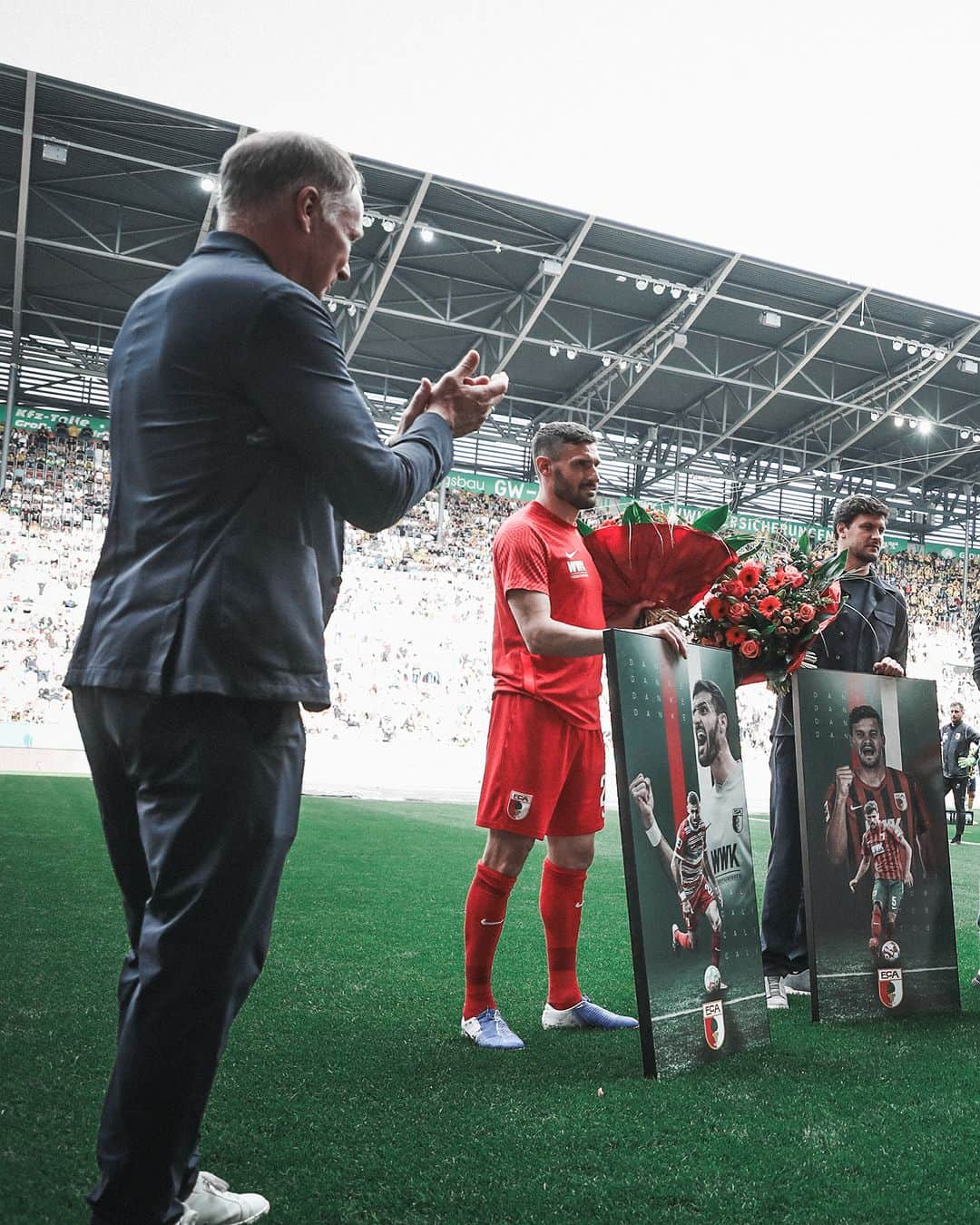 FCアウクスブルクさんのインスタグラム写真 - (FCアウクスブルクInstagram)「DANKE für ALLES! ❤️  #DankeCali #DankeTobi #DankeHahno #DankeGiki #FCABVB」5月22日 1時28分 - fcaugsburg1907