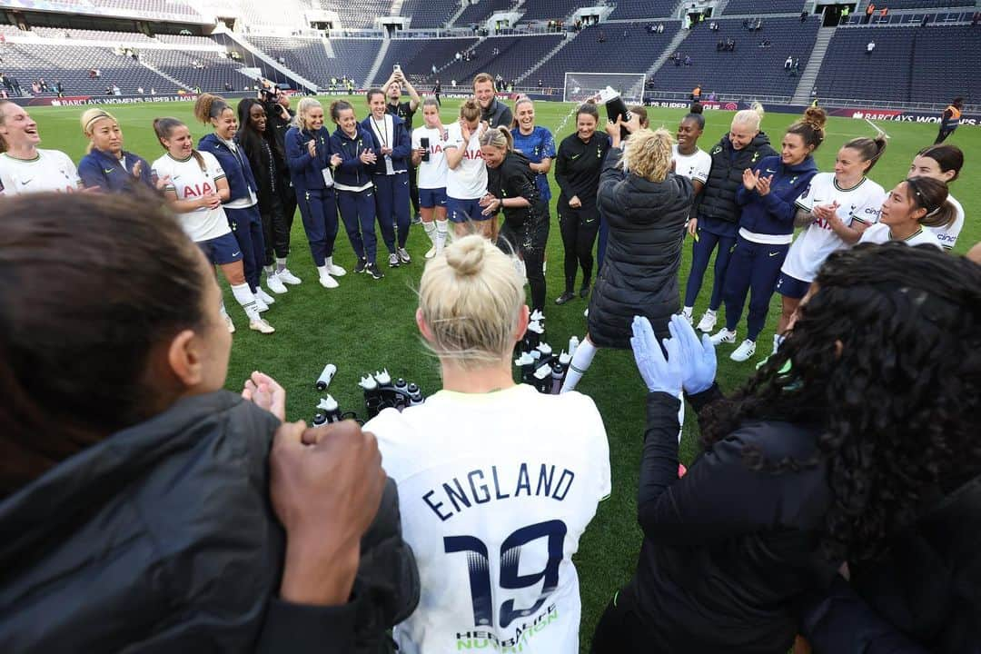 岩渕真奈さんのインスタグラム写真 - (岩渕真奈Instagram)「🥳🤍  about yesterday !!!!  Thank you for all your support 🫶  #tottenham」5月22日 1時55分 - iwabuchi.m_jp