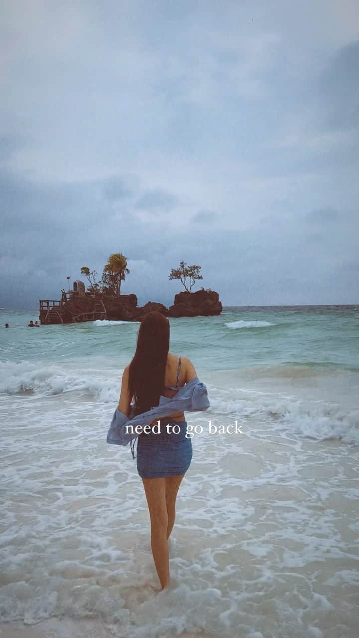 ティナ のインスタグラム：「Take me back 🌊 Where are you traveling to next?」
