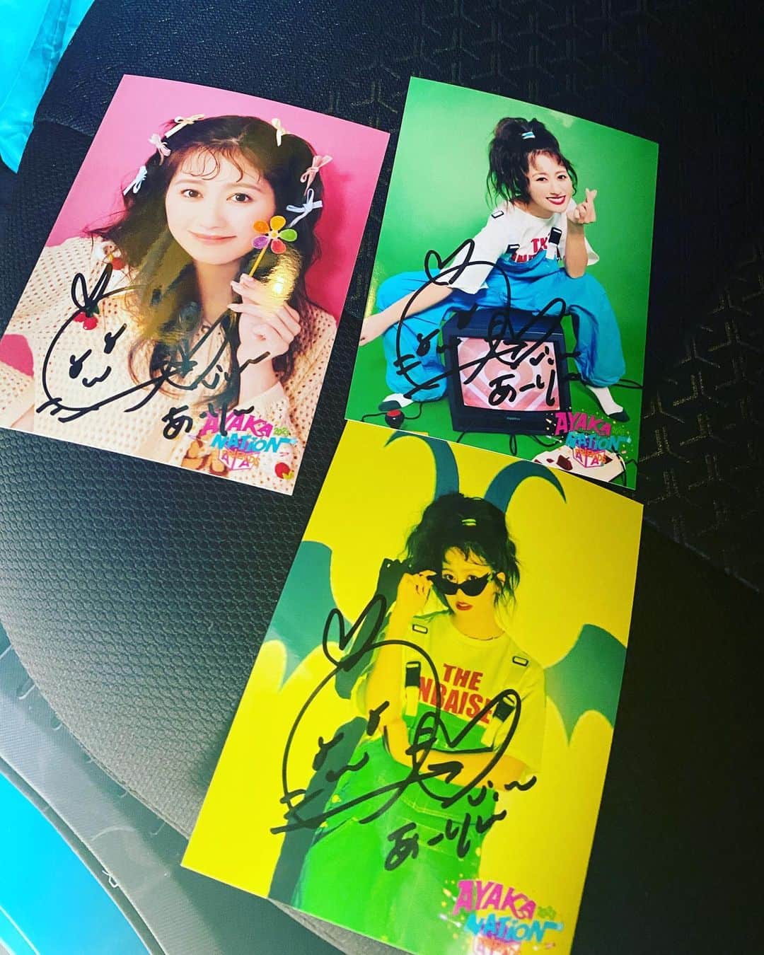のインスタグラム：「AYAKA NATION 2023  in YOKOHAMA Arena ～FRIENDS～  結局あーりんなのよ。  #あーりんしか勝たん  15thは初日しか行ってないから そのとき聴けなかったＢＣを まさかアヤカネで聴けるとは  最高かよ  サインあざす  #アヤカネ #あーりんのお友達」