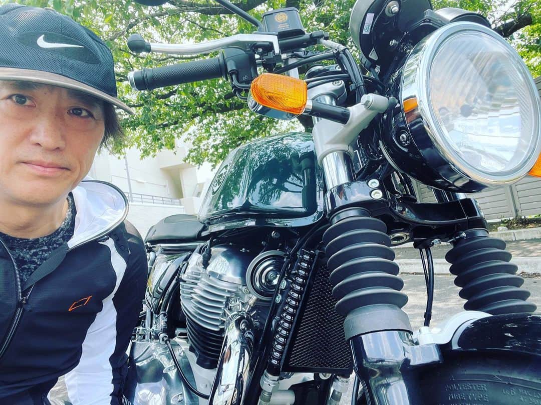 大鶴義丹さんのインスタグラム写真 - (大鶴義丹Instagram)「ロイヤルな休日です。ダイバダッタの魂宿し。 #royalenfield #ロイヤルエンフィールド  #コンチネンタルgt650」5月22日 11時28分 - gitan.ohtsuru