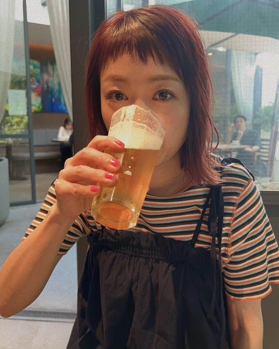 小雪さんのインスタグラム写真 - (小雪Instagram)「🍺 #こゆきや 久留米絣でつくった キャミワンピ ボーダー合わせも可愛い☺  久留米絣は綿100%なので 暑い夏もさらりと着ていただけます！  肩紐で長さ調節できて 胸元はかなりゴムがのびるので 色んな方に着ていただけるかと思います。  只今、予約受付中◎  ショップはプロフィールのリンク もしくは、ストーリーズから🙏🏻  ご注文頂いている皆さま ありがとうございます✴️  3枚目は、よっこいしょ。の写真  #久留米絣 #とビール」5月22日 11時28分 - koyuki2