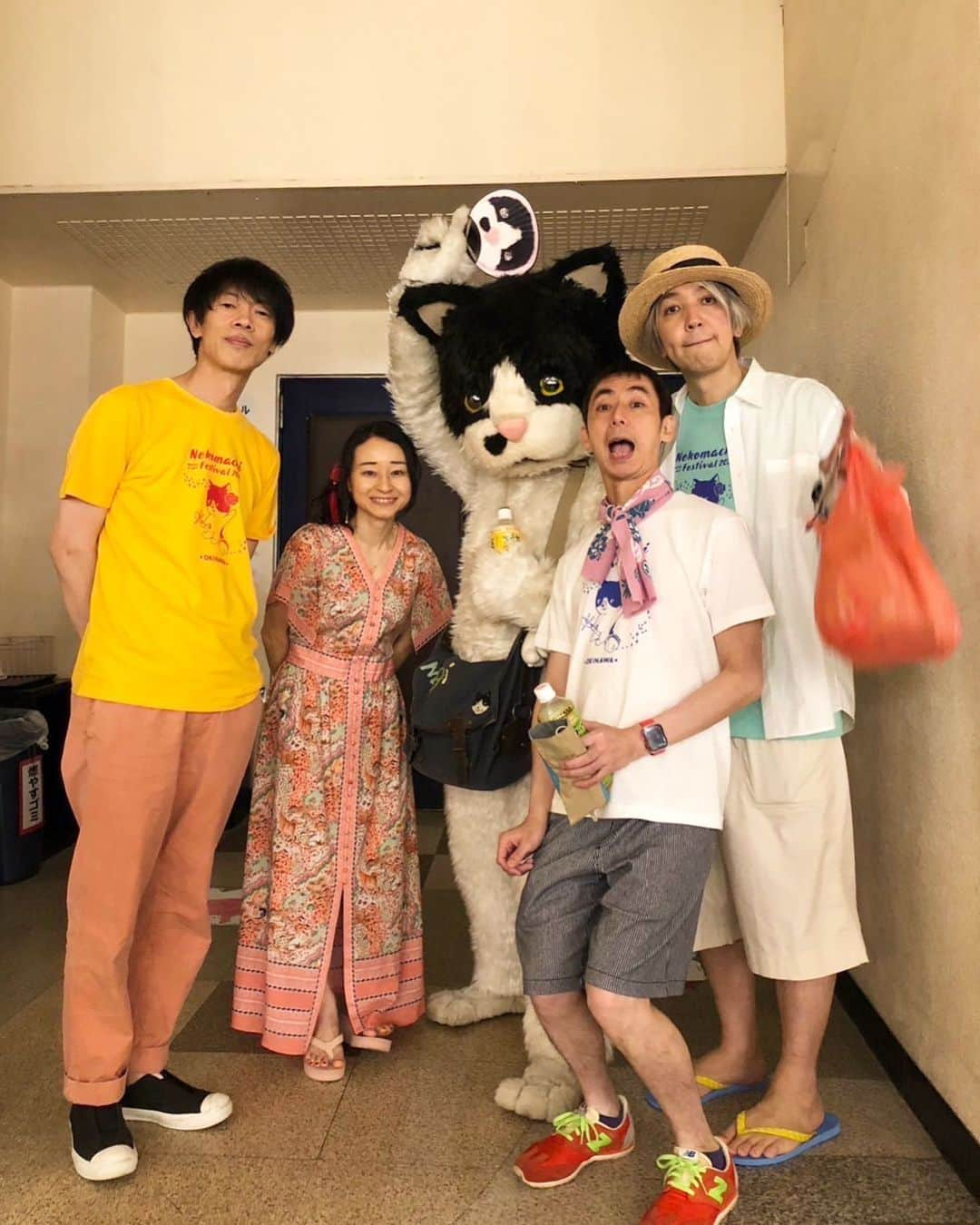 山田稔明さんのインスタグラム写真 - (山田稔明Instagram)「沖縄開催で会場とのやりとりから打ち上げ、アテンドまで一番大変だったのはむぎちゃん（この写真撮ったとき意識朦朧）。彫刻家なのに重要なフレーズが多くてメンバー中一番練習したのはみおさん。そして風のように一番自由で軽やかなのはイノトモちゃん（いつも写真撮るときいない）。 #猫町フェス #猫町旅日記」5月22日 11時37分 - toshiakiyamada