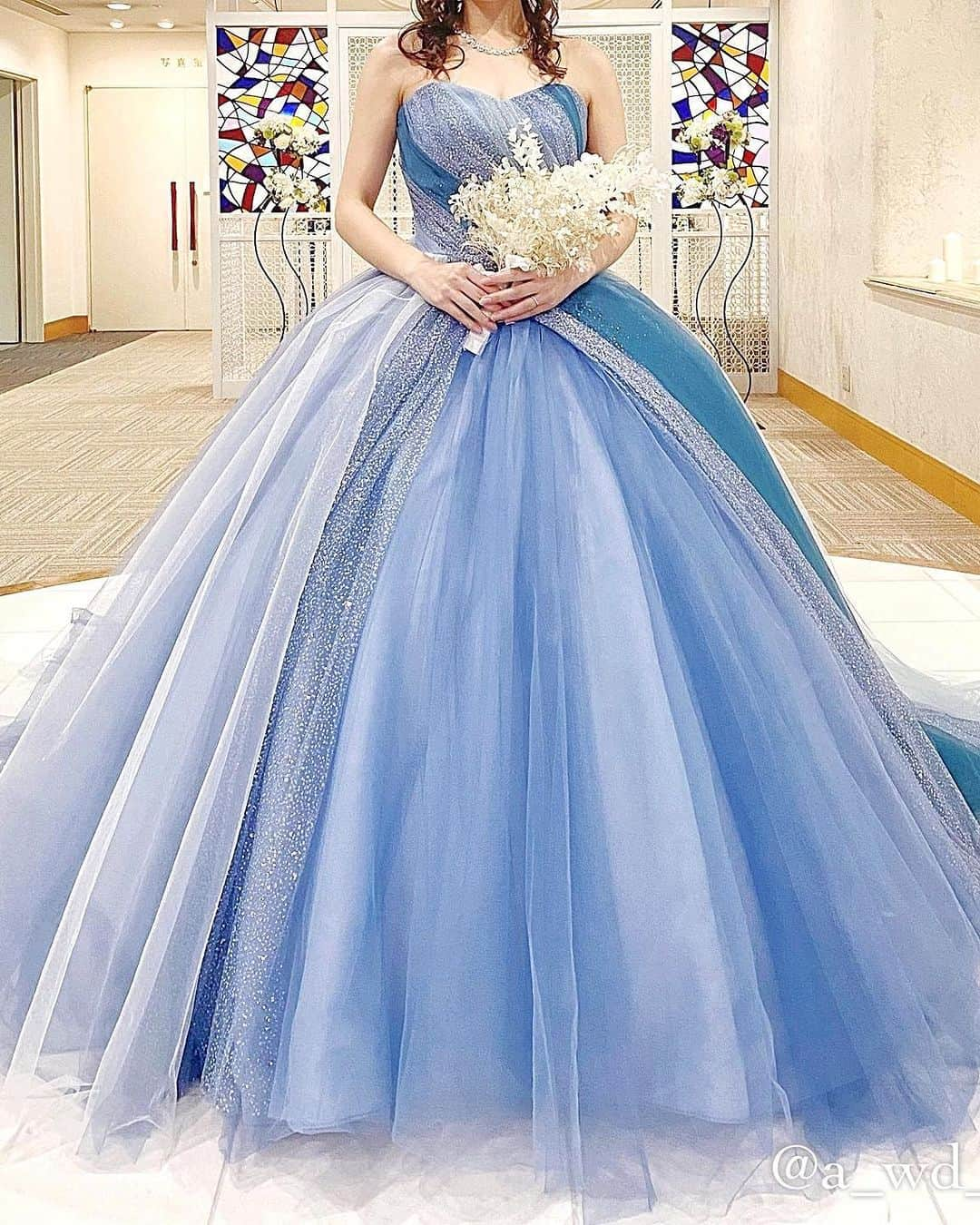 ♡プラコレWedding·⋆*さんのインスタグラム写真 - (♡プラコレWedding·⋆*Instagram)「. @placole_dressy【#DRESSY花嫁 】 【#プラコレ】をつけて投稿&フォローしてね♩ . ＝＝＝＝＝＝＝ . 色の変化が可愛いグラデーションドレス🤍  何色もの色が重なることで 奥行きとボリューム感が出ますよね🫧  ふんわりとしたチュールとの相性が抜群です✨ . ＝＝＝＝＝＝＝＝ 👗photo by... @__em__wd さま @weddin_g88 さま @ri_kuma_ho_wedding さま @a_wd_log さま ＝＝＝＝＝＝＝＝ . 『#DRESSY花嫁』『#プラコレ』の ハッシュタグをつけて写真をUPしてね✦ 花嫁アプリ『DRESSY by プラコレ』の 記事に掲載＆リグラムされるかも♩ . みなさまからのいいねや保存 コメントをお待ちしています♥ 「このウェディングドレス可愛い！」 「ヘアスタイルも気になる！！」 「今の花嫁さんの流行りは！？」etc. . ＝＝＝＝＝＝＝＝ 花嫁アプリでは、 プロのアドバイザーに結婚式の相談を何度でも♡ ウェディングドレスの記事や、 自分のウェディングレポを残せちゃう♡” . >>>TOPのURLからcheck ⋈ @placole_dressy >>>結婚のご相談は プラコレウェディングアドバイザーへ♡ @wedding_adviser >>>ウェディングレポを残したいなら、 farny by プラコレをcheck ✎ @farny_wedding >>>花嫁準備に欠かせないアイテムをお探しなら placole & dressy Beauty をcheck ❁ @dressy_beauty_ >>>素敵なドレスに出会いたい花嫁さま♡ @dressyonline_をcheck >>>おしゃれなファミリーフォトは ドレシーベイビーをcheck 𓏸 @dressy.baby >>>鎌倉にOPEN”お花とドレスと紅茶のカフェ” @dressyroom_teaをcheck𓌉𓇋 . ＝＝＝＝＝＝＝＝＝＝＝＝＝＝＝＝ . #プレ花嫁 #卒花 #花嫁 #卒花嫁 #結婚 #結婚式 #試着レポ #farnyレポ #2023秋婚 #2023冬婚 #2024春婚 #2024夏婚 #カラードレス試着 #ドレス試着 #ドレス試着レポ #ドレス選び #カラードレス #カラードレス迷子 #ウェディングドレス #ドレス迷子 #ボリュームドレス #レッドドレス #チュールドレス #プリンセスライン #グリッタードレス #グラデーションドレス」5月22日 11時55分 - placole_dressy