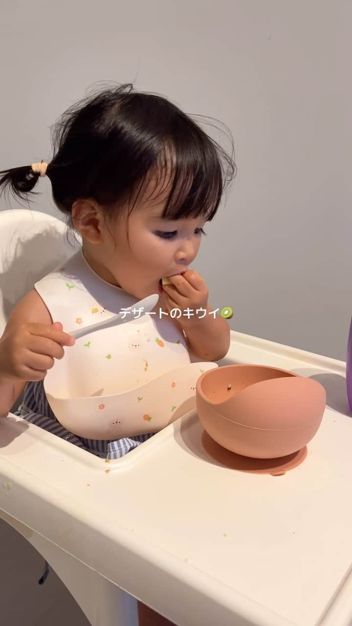 のインスタグラム：「short afternoon vlog🫶  夜は久しぶりのおうちペッパーランチで楽した日😋🥩 変圧器のおかげでBRUNO使えて嬉しい❣️ 次はお好み焼こ🩵  #1歳女の子#1歳6ヶ月#ママライフ#女の子ママ#子育て#育児記録#海外移住#フィリピン移住#フィリピン#マニラ#海外子育て#海外で子育て#主婦の日常#18months」