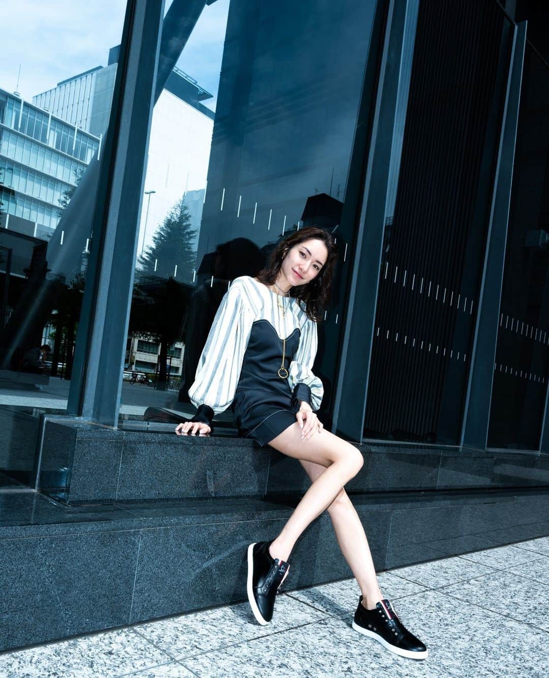 Fashionsnap.comさんのインスタグラム写真 - (Fashionsnap.comInstagram)「【特集】日常に映えるレッドソール。クリスチャン ルブタンのスニーカー「F.A.V Fique A Vontade」で魅せるアーバンストリートスタイル。⁠ ⁠ 新たに登場したウィメンズモデルをLicaxxxと吉田沙世がまとい東京の街でシューティング。⁠ ⁠ @louboutinworld⁠ ⁠ #クリスチャンルブタン #christianlouboutin #スニーカー #シューズ⁠ #ファッション #fashion #ootd #sneaker #ストリートファッション⁠ #ルブタン #pr」5月22日 12時01分 - fashionsnapcom