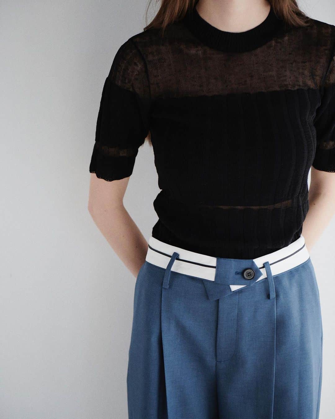 ルシェルブルーさんのインスタグラム写真 - (ルシェルブルーInstagram)「New Arrival >>>IN STORE NOW . .  ☑︎ Transparent Shrinked Knit Top ¥18,000+tax (Color: Black, White, Salmon Pink)  ☑︎ Folded Belt Trousers ¥24,000+tax (Color: Black, Khaki, Blue)  #lecielbleu #ルシェルブルー　#ss23 #fashion  #styling #transparent #knit #foldedbelt #trousers」5月22日 12時03分 - lecielbleu_official