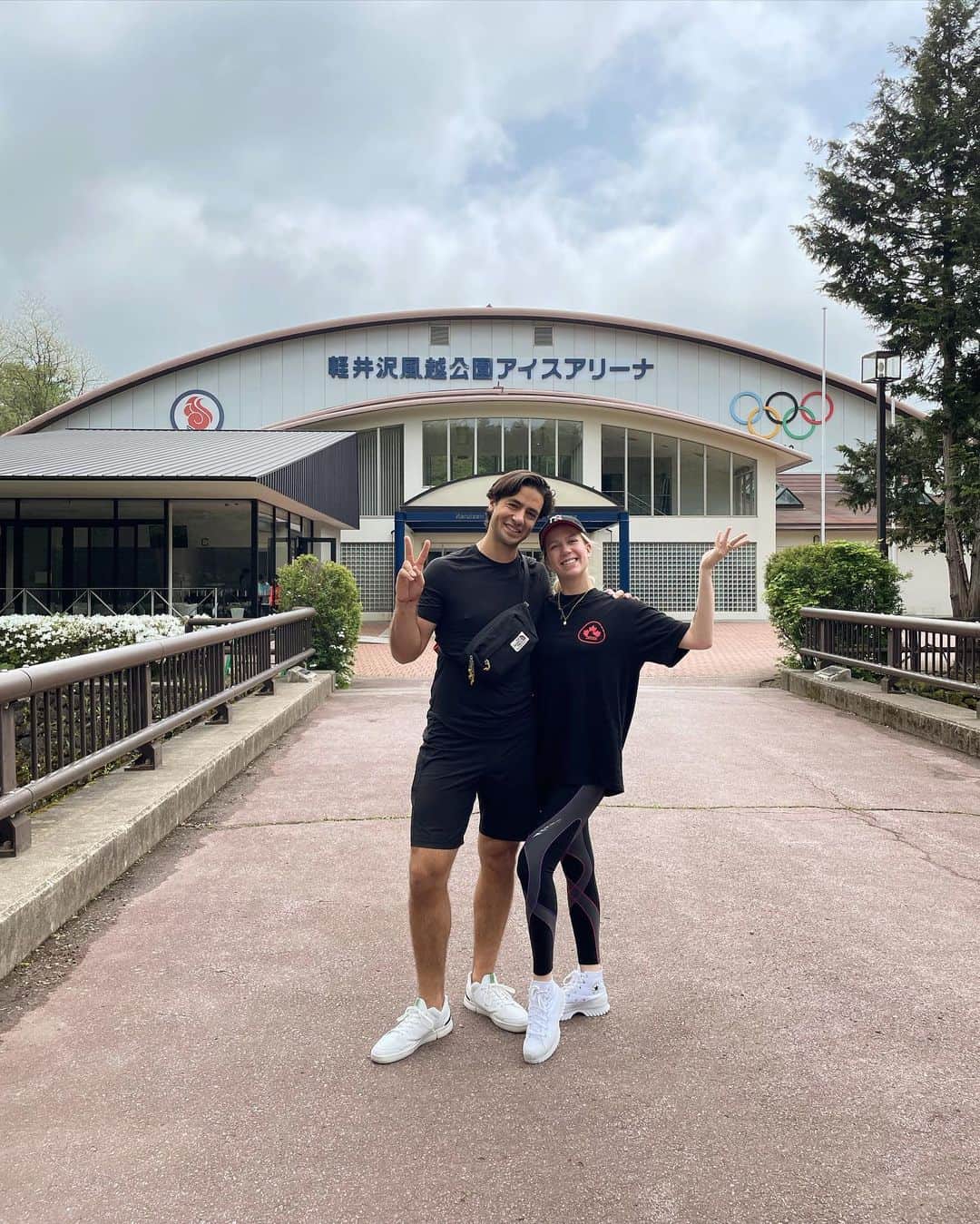 ケイトリン・ウィーバーのインスタグラム：「Such a beautiful weekend at #CampWeaPo in Karuizawa! It was a privilege to help guide these ambitious, joyful, and talented kids even for a few days. They are STARS!   Heartfelt thanks to the incredibly hardworking skaters, supportive parents, and the kindest generosity and hospitality of our coaching fam! Can’t wait until next time!!! Go team, and good luck this season!!! GANBATTE!」