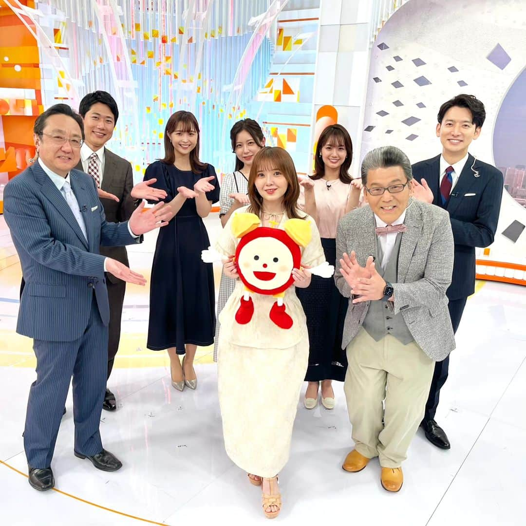 フジテレビ「めざましテレビ」さんのインスタグラム写真 - (フジテレビ「めざましテレビ」Instagram)「5月の #マンスリーエンタメプレゼンター #鬼頭明里 さんが3回目の出演✨️  #軽部真一 アナの「カルちゃん」、鬼頭さんの「あかりん」呼びがすっかり定着してきました～👍  軽部アナは終始テンションアゲアゲ⤴️ そして #酒主義久 アナは緊張しまくり💦 来週でラスト、と聞いた鬼頭さんはさみしそう…するとスタッフから「毎日でも！」と声があがりました～😆  鬼頭さん来週もよろしくお願いします💖  動画は公式Twitterまで！  #めざましテレビ」5月22日 12時34分 - mezamashi.tv