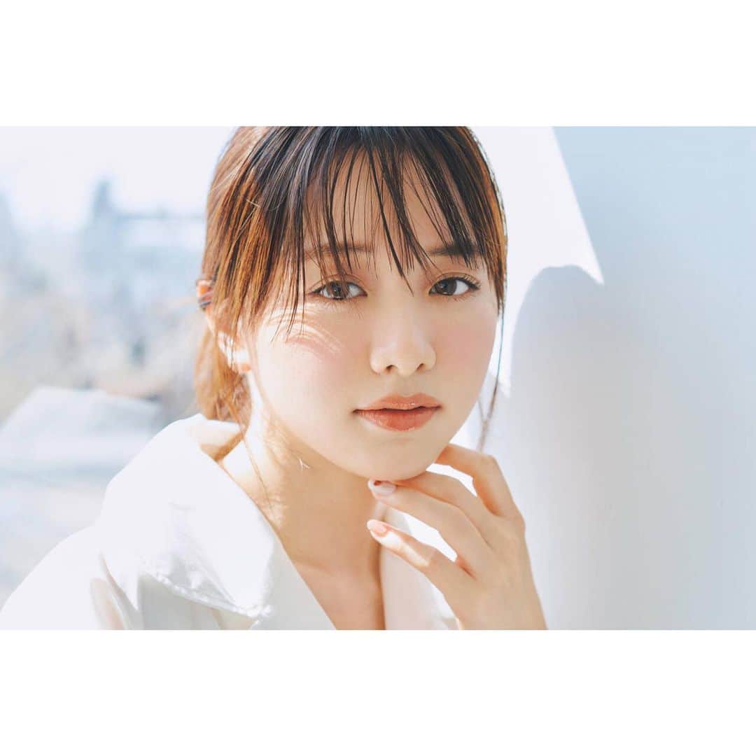 のインスタグラム：「with online連載・ 森香澄のエンタメ道 「向き不向きより前向き」☺︎💕  〈第三回・青春を捧げたもの〉 高校時代は本当にモテなかったです（涙）。  今回は、森さんの生き方の基点となった、高校時代の秘話をお届けします✍️🌸  @mori_kasumi_  #森香澄 #向き不向きより前向き」