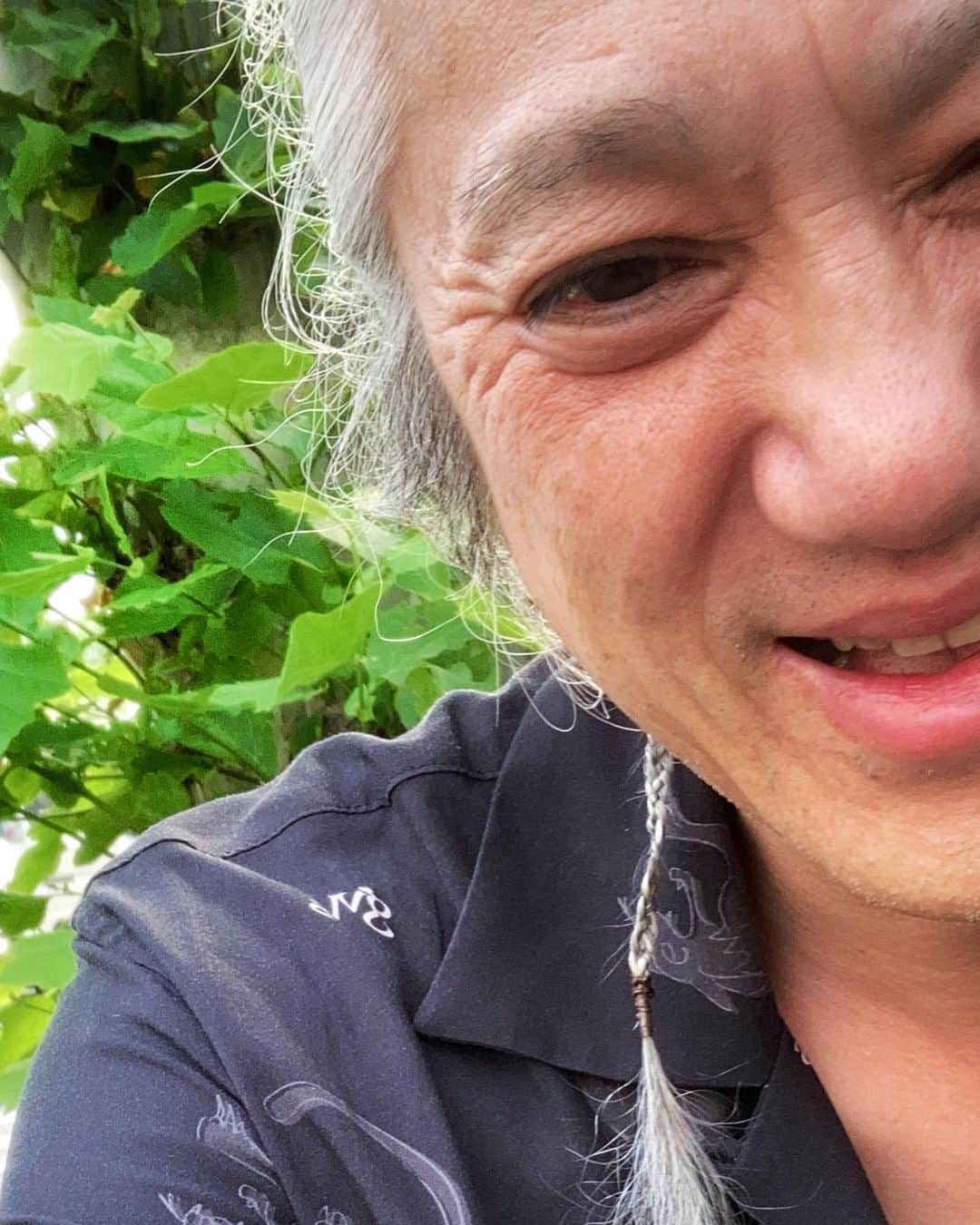 イマイアキノブのインスタグラム：「ꔫ 下北沢 ありがとう 起きたら 見知らぬひとん家の玄関で倒れていた だからってわけじゃないが 人生はおもろいな」