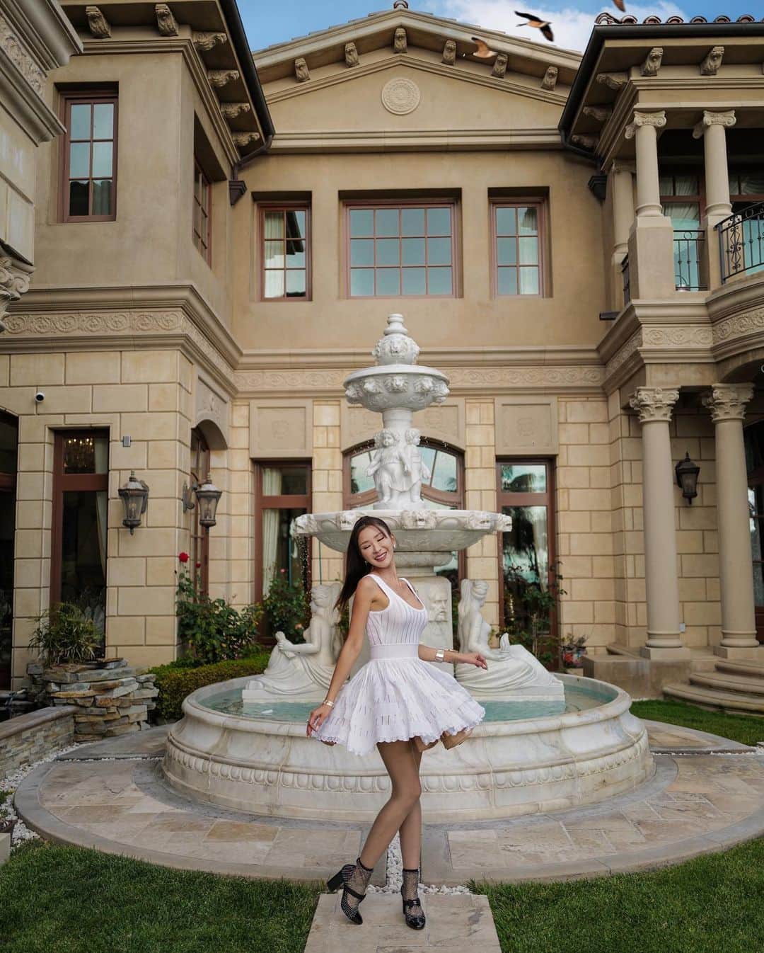 ジェイミー・チュアのインスタグラム：「⛲️ Beautiful day at the Morris’s.」