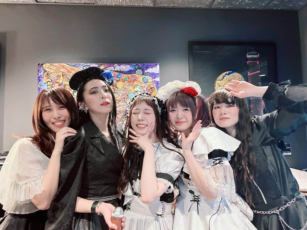 BAND-MAIDさんのインスタグラム写真 - (BAND-MAIDInstagram)「[Gratitude🔥] "BAND-MAID 10TH ANNIV. TOUR in North America" at Brooklyn Bowl in Nashville has ended.   Thank you for coming everyone!!    The next show will be at Charlotte in on May 22.  bandmaid.tokyo/contents/617485  #bandmaid #Nashville」5月22日 12時35分 - bandmaid.jp