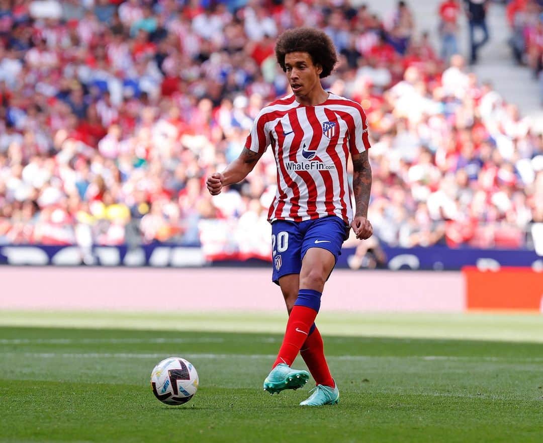 アクセル・ヴィツェルのインスタグラム：「The 3 points stay at home! @atleticodemadrid  Now three games remain, we want to finish the season strong 💪🏽🔴⚪️」