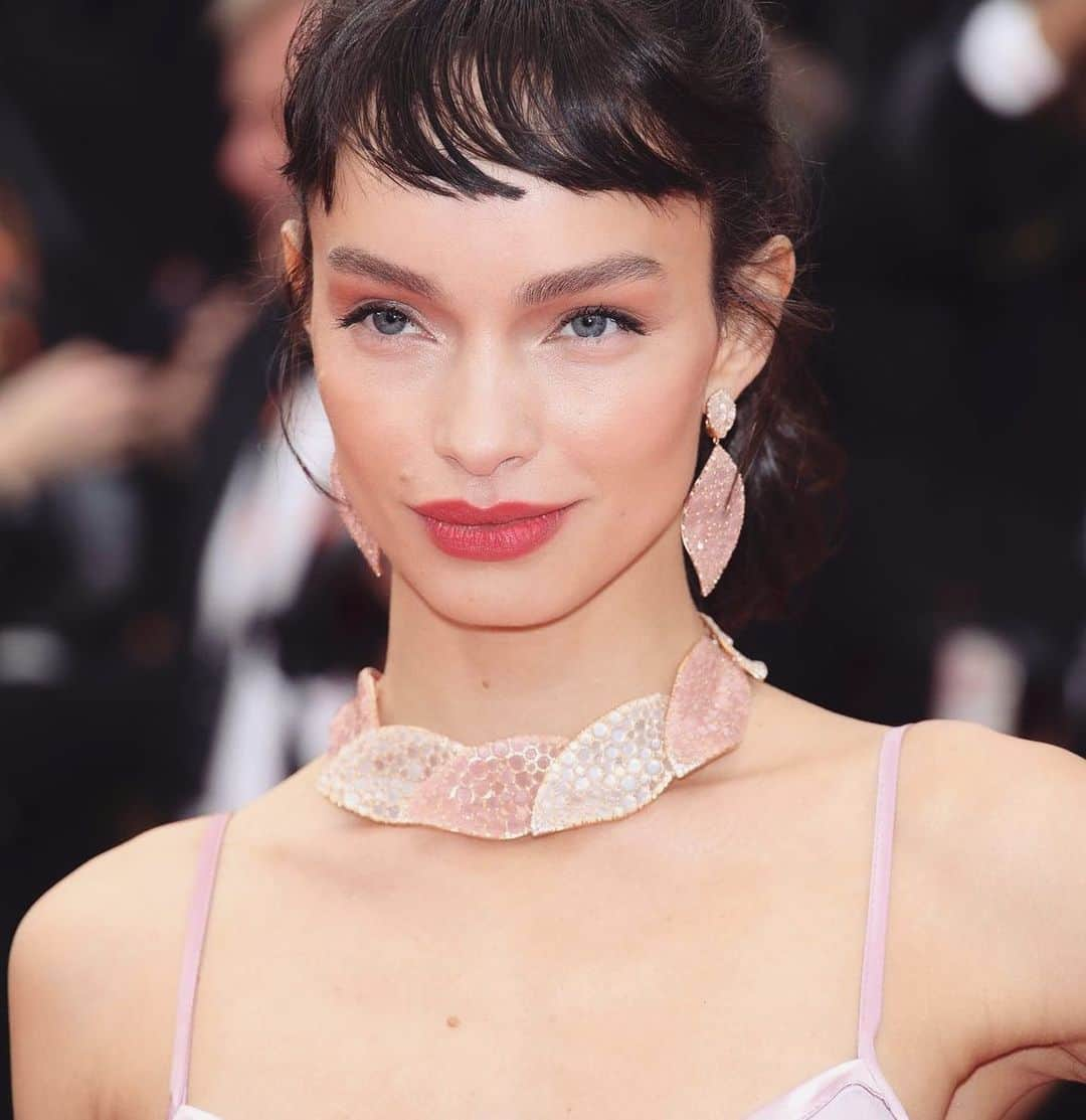 ルマ・グローテのインスタグラム：「Last one from the Cannes film festival with @lorealparis   Dress by @pinkoofficial  Jewelry @pasqualebruni  Hair @stephanelancien  Make up @thevalgarland」