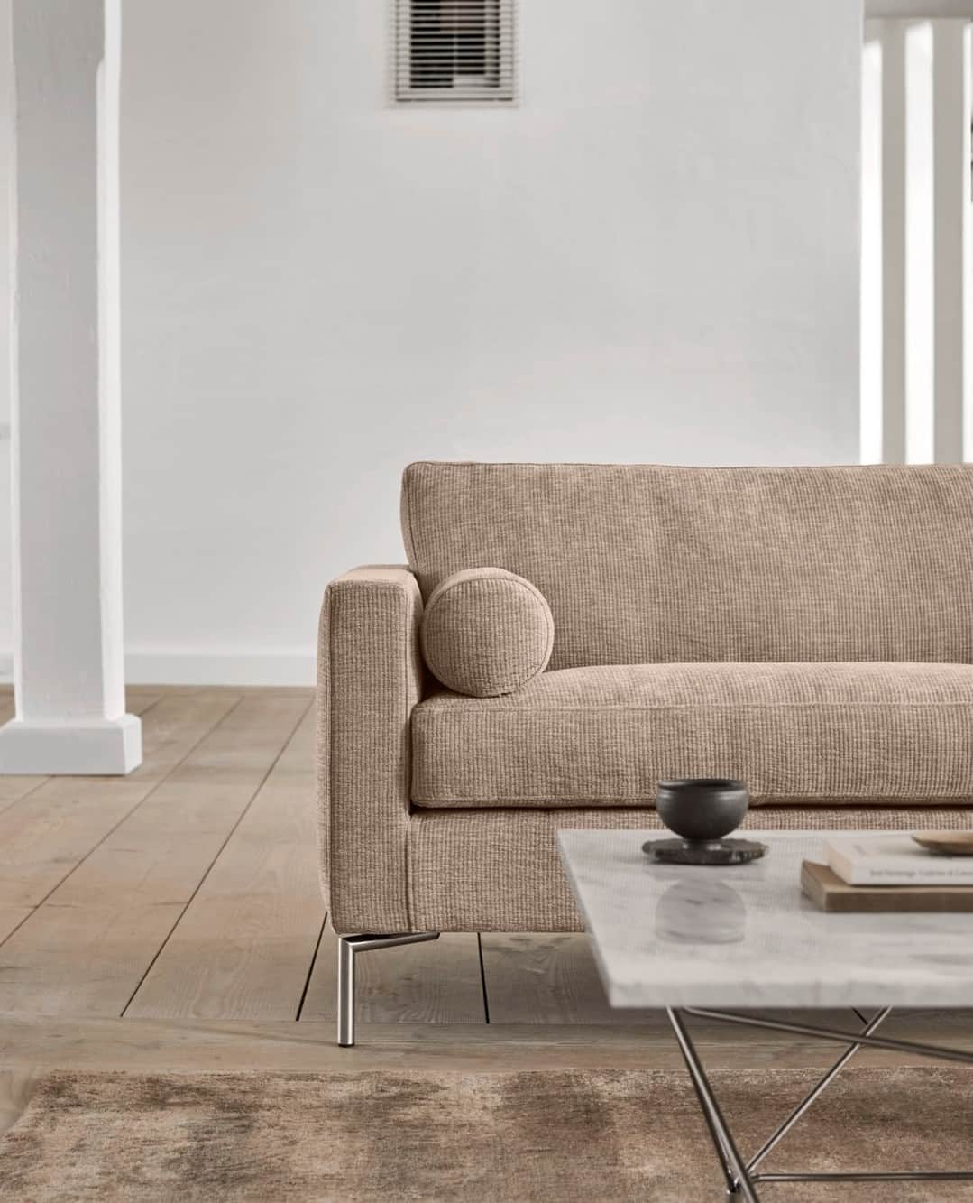 eilersenさんのインスタグラム写真 - (eilersenInstagram)「It is all about the details, such as the little extra round cushion that supports the Lift sofa perfectly.⁠ ⁠ ⁠ ⁠ ⁠ ⁠ ⁠ ⁠ ⁠  ⁠ #eilersen #eilersenfurniture #myeilersen #enjoyaneilersen #Lift #jensjuuleilersen #homedecor #sofa #danishdesign #inredning #finahem #interiorlovers #interiordesign #modernliving #minimalism #nordiskehjem #nordicinspiration #nordicliving #craftsmanship #luxurylifestyle #boligindretning #designinterior #livingroominspo #boliginspiration #softminimalism #hemindredning #schönerwohnen #nordicminimalism #throughgenerations」5月22日 4時00分 - eilersen