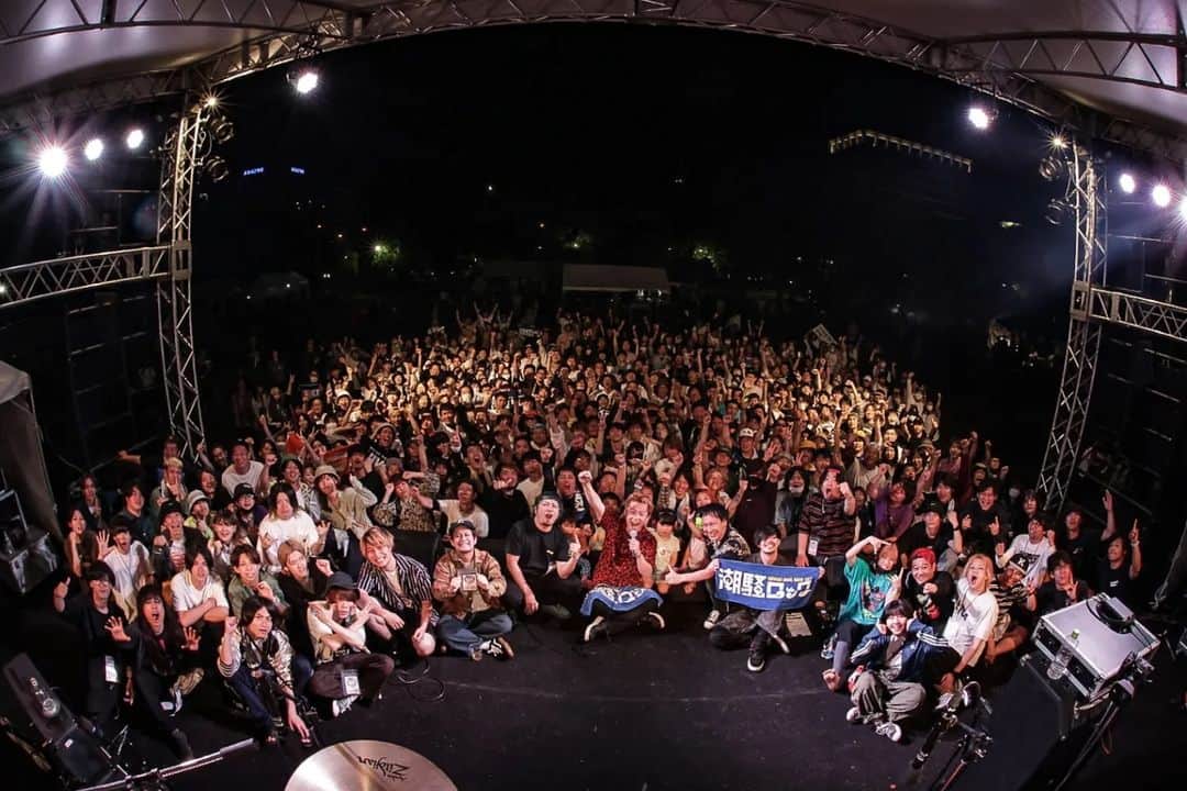 のインスタグラム：「『SHIOSAI ROCK FESTIVAL 2023』 ありがとうございました。 バンド主催のフェスにしかない暖かさを久しぶりに感じました。 実行委員の方々、打ち上げ終わってからも片付けしに行ったバンドマン、高松の皆さんありがとうございました！ #潮騒ロック」
