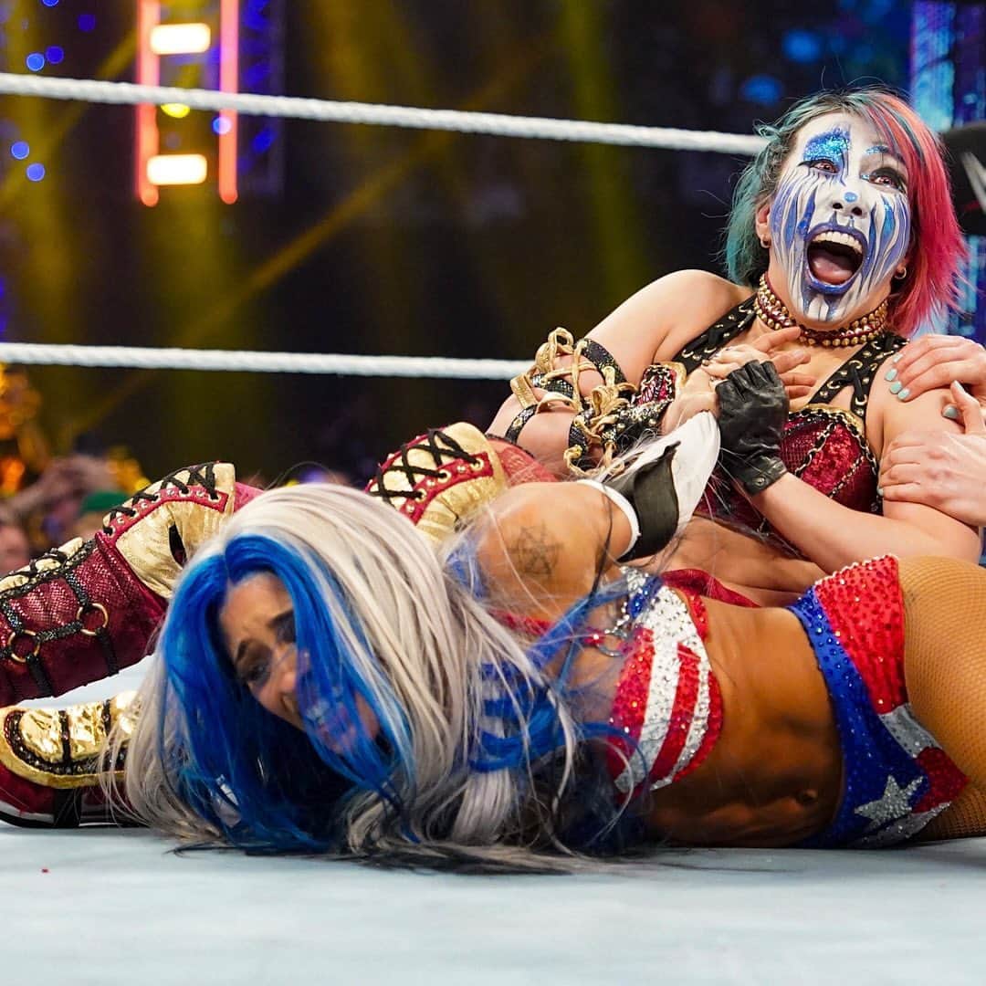 華名（明日華）さんのインスタグラム写真 - (華名（明日華）Instagram)「The Empress of Tomorrow is destroying everything in her sight 🔥  #SmackDown」5月22日 4時57分 - wwe_asuka