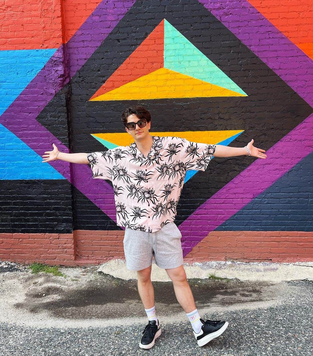 ティモシー・コレトのインスタグラム：「If you need me I’m here all weekend 🎟️」