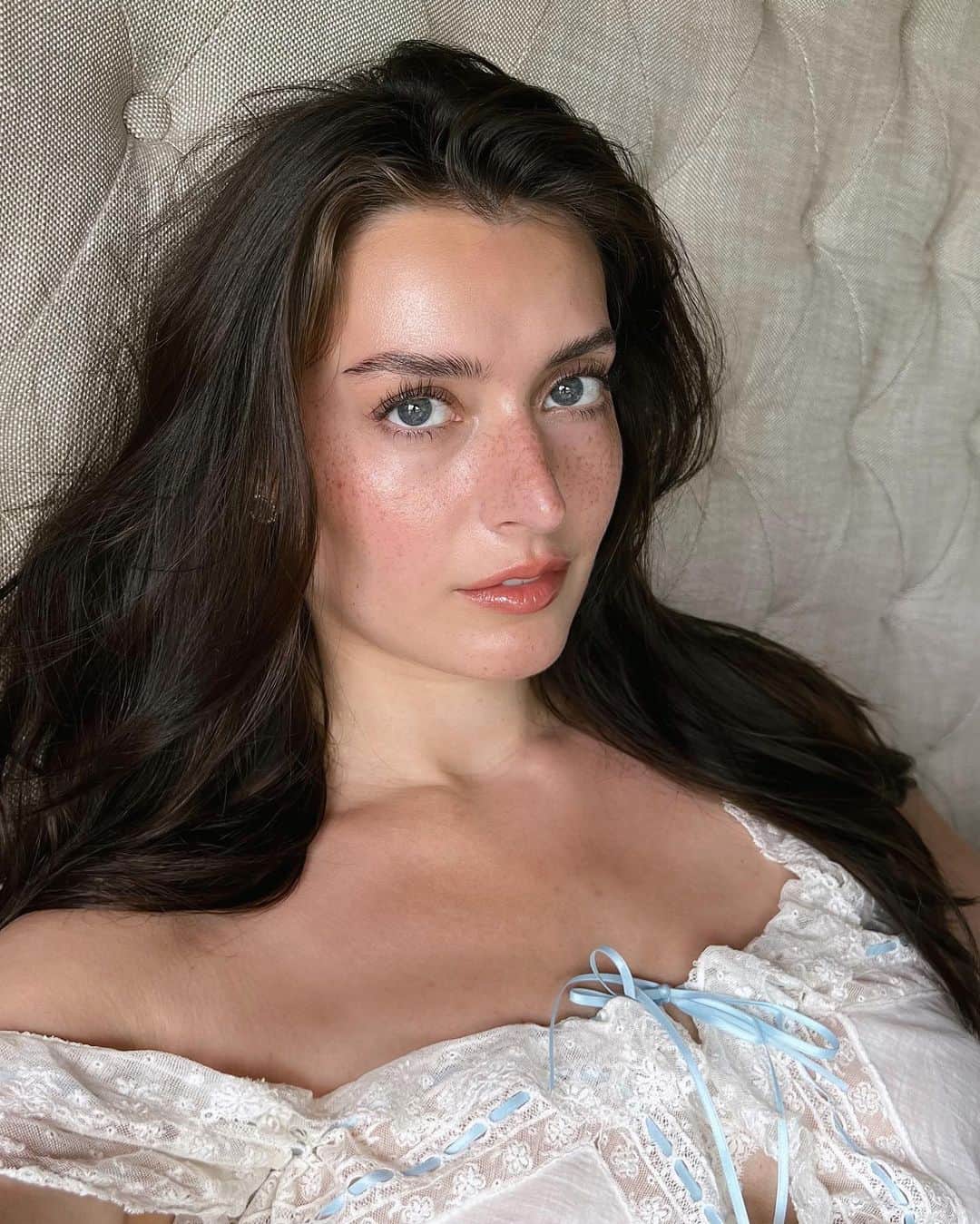 ジェシカ・ジェーン・クレメントのインスタグラム：「Channeling my inner 🧚🏻‍♀️🧚🏻‍♂️」