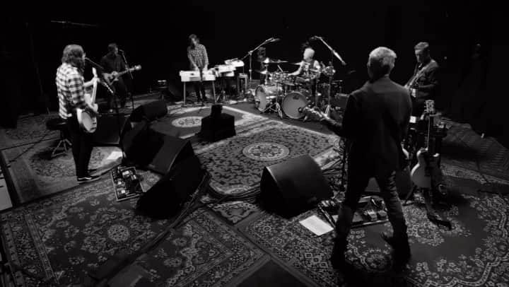 フー・ファイターズのインスタグラム：「Thanks for joining us. It will be streaming on @veeps for 72 hours on demand if you missed it. Link in bio.  We’ll see you all soon.」