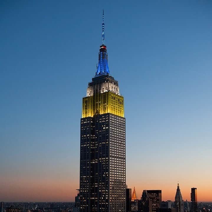 Empire State Buildingのインスタグラム：「Glowing in yellow, white, and blue tonight in honor of EMS Week @fdny」