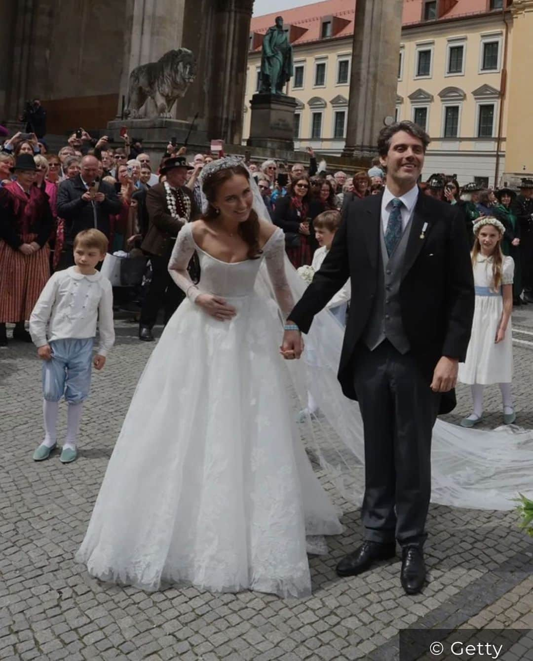 リームアクラさんのインスタグラム写真 - (リームアクラInstagram)「A Royal Wedding! Princess Sophie-Alexandra Evekink was married yesterday to Prince Ludwig of Bavaria. The bride stepped out in a Reem Acra lace wedding gown featuring a swooping neckline, A-line skirt and gorgeous lace sleeves. We are honored to have been part of this lavish wedding! #royalwedding #Bavaria #Germany #princess #prince  #reemacra #reemacrawedding」5月22日 5時26分 - reemacra