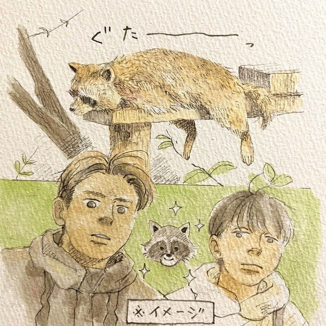 いとうさんのインスタグラム写真 - (いとうInstagram)「動物園でのお絵描き。  半分はお仕事で、もう半分は生き物好きな姪っこたちに見せたくて、春の日の動物たちに会ってきました^_^  【追記】何らかの不具合のため、２枚目のイラストが一時見えにくい状態にあるようです。表示ボタンをタップしていただければ、イラストが表示されますので、安心してご覧頂けたら幸いです^_^  　#ぽかぽか陽気な春の日に　#小学生ぶりくらいに動物園を巡ってみたところ　#日向ぼっこしているアライグマさんとか　#ぬぼーっと水につかっているカピバラさんとか　#動物たちのなんとも気の抜けた表情が　#ちょっとおじさんぽいよね(´ω`) #とお仕事仲間のキー先生と共に笑って見ていたのですが　#よく考えたら休日の自分とすごく重なっていたのでした^_^  　#イトウハジメ #イラスト　#漫画」5月22日 5時34分 - itototoon