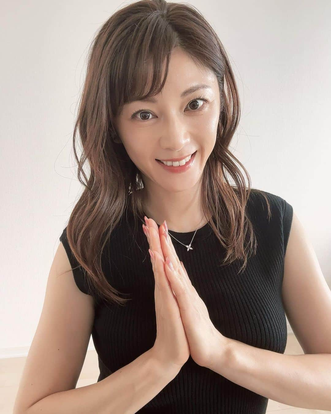 原史奈さんのインスタグラム写真 - (原史奈Instagram)「本日お誕生日を迎えまして 42歳になりました〜✨ 皆様いつも応援ありがとうございます😊 おかげさまで心身ともに健康に お誕生日を迎えることができました❣️ 1年1年あっという間に過ぎていってしまいますが時間を無駄にすることなく 目標に向かって諦めない心を持ち続けたいと思っています😌 これからも応援宜しくお願いします‼️ #お誕生日 #42歳 #感謝 #これからも宜しくお願いします  #原史奈  #ゴルフ #ゴルフレッスン #ゴルフ女子 #ゴルフ大好き #golf #ゴルフウエア #ゴルフコーデ #ゴルフグッズ #ゴルフ動画 #ping #ピン #ping女子 #gle2 #g410 #even #archivio #アルチビオ #cuartounited #instagolf」5月22日 5時37分 - fuminahara