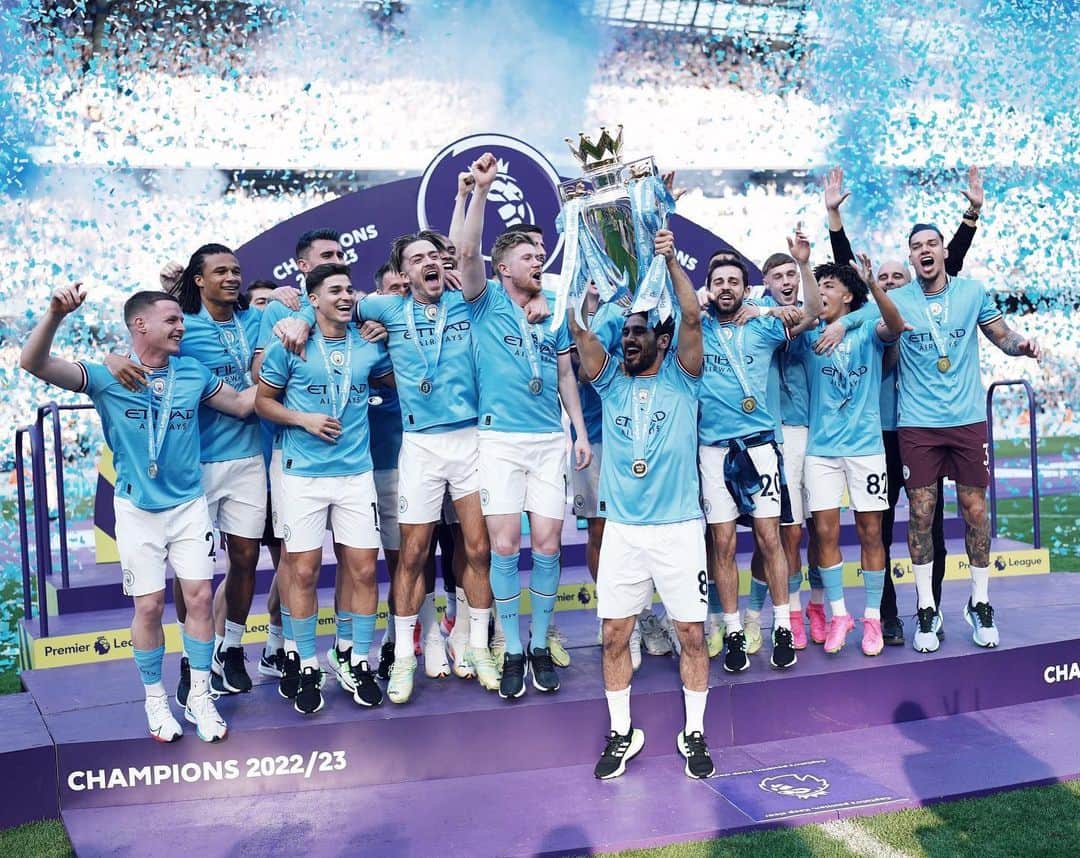 ナタン・アケのインスタグラム：「💙🏆 @mancity」